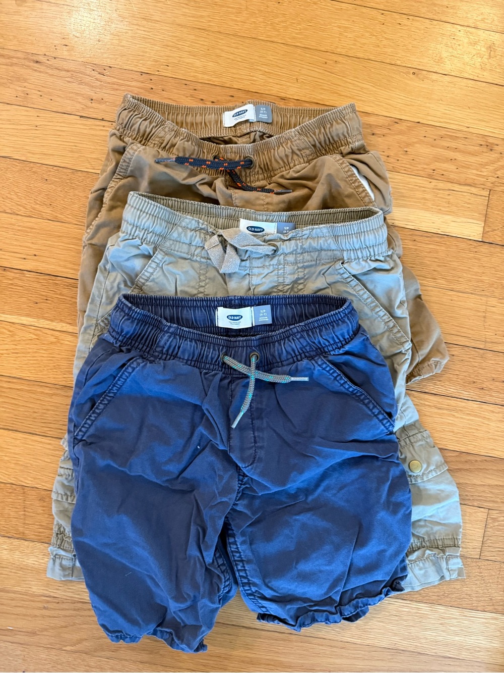 🩳💙Old Navy Kids Elastic-Waist Shorts in Navy, Khaki, Tan